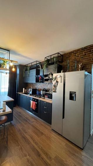 Apartament cu 3 camere semidecomandat, mobilat în Dumbrăvița