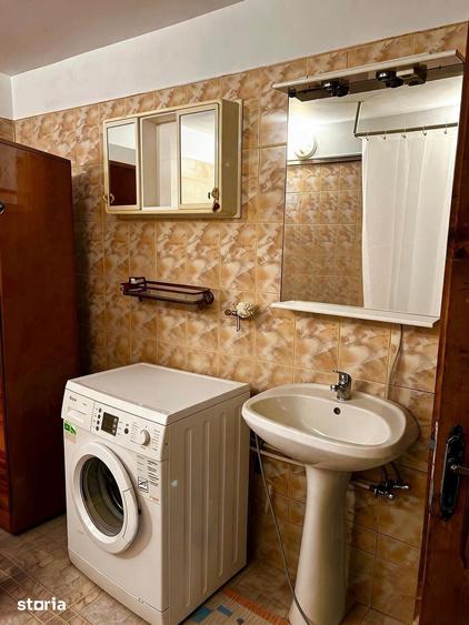 Casă cu 7 camere cu Teren 1150 Mp în Central