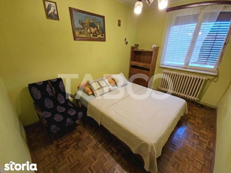 Apartament cu 3 camere decomandat, mobilat în Ștrand