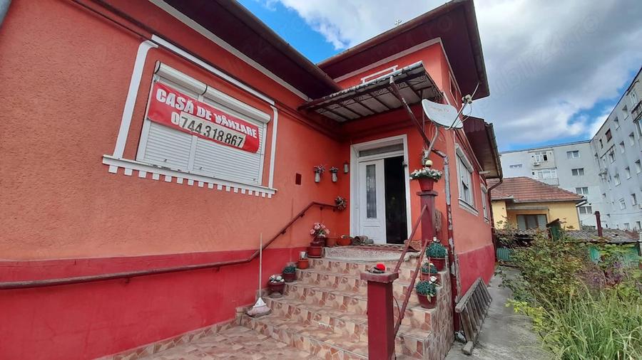 Casă cu 2 camere cu Teren 219 Mp în Central