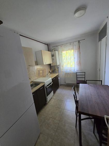 Apartament cu 3 camere semidecomandat, mobilat în Olimpia-Stadion