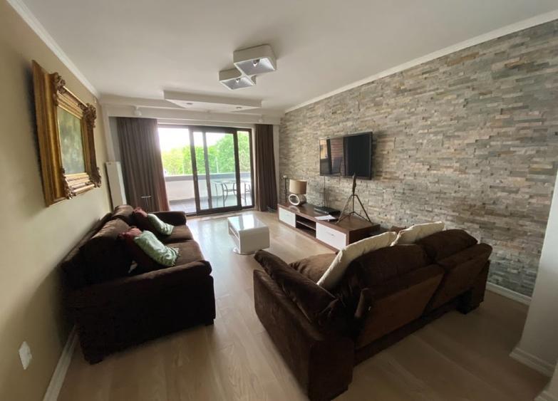 Apartament cu 3 camere decomandat, mobilat în Ultracentral