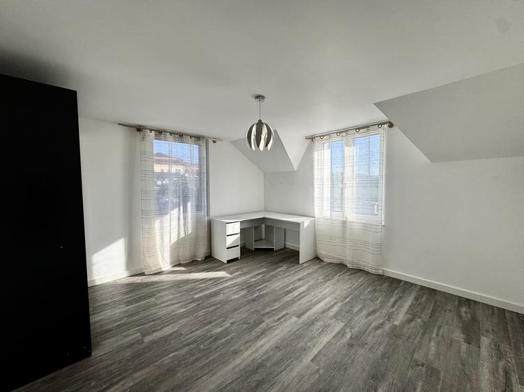 Casă individuală cu 6 camere cu Canalizare în Dâmbul Rotund