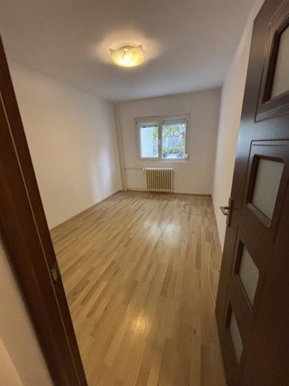 Apartament cu 3 camere decomandat în Iancului