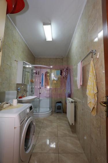 Casă cu 5 camere în Pantelimon