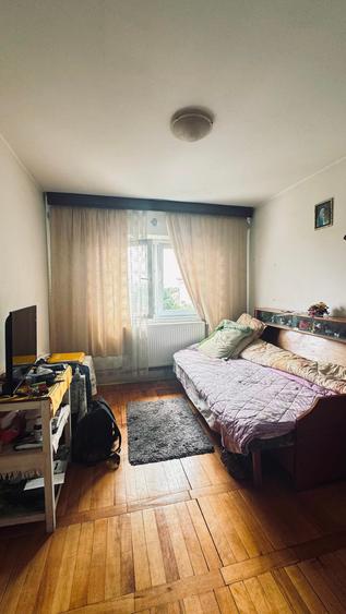 Apartament cu 3 camere în Lipovei