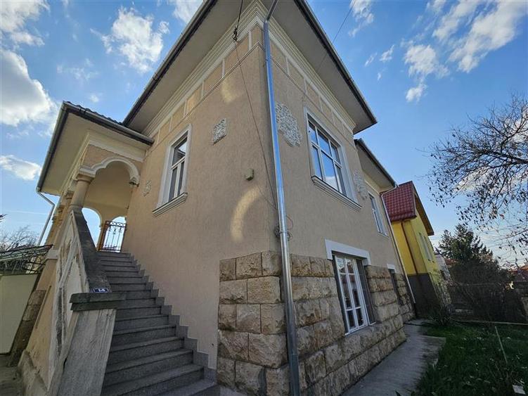Casă individuală cu 5 camere cu Canalizare în Andrei Mureșanu