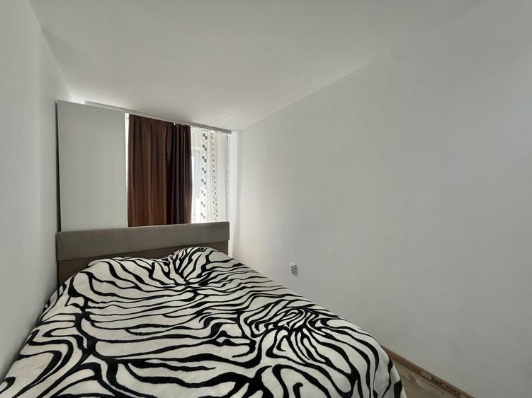 Apartament cu 3 camere semidecomandat, mobilat în P-ța Doina