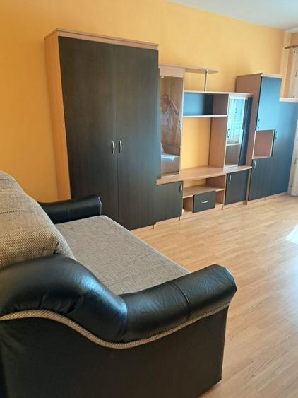 Garsonieră decomandată în Rogerius