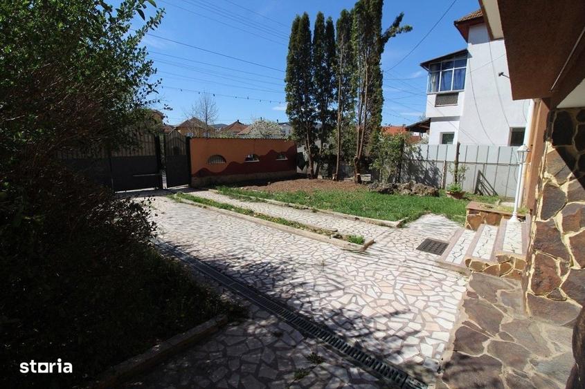 Casă cu 4 camere decomandat cu Teren 335 Mp în Central
