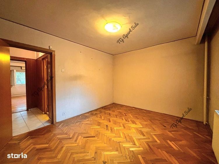 Apartament cu 3 camere decomandat în Vitan