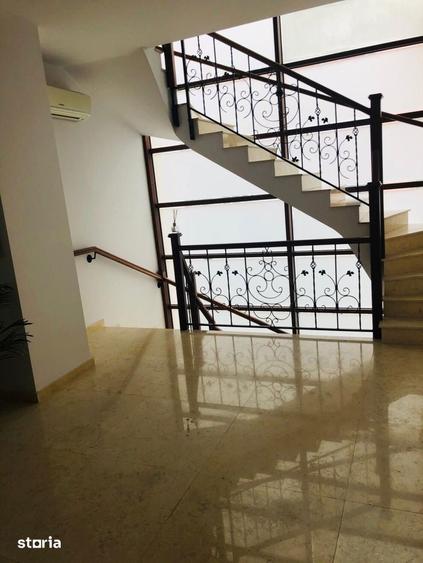 Casă cu 8 camere cu Teren 455 Mp în Central