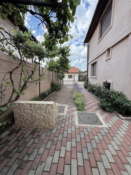 Casă cu 2 camere cu Teren 500 Mp în Central