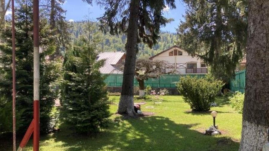 Casă individuală cu 10 camere cu Teren 1200 Mp în Central