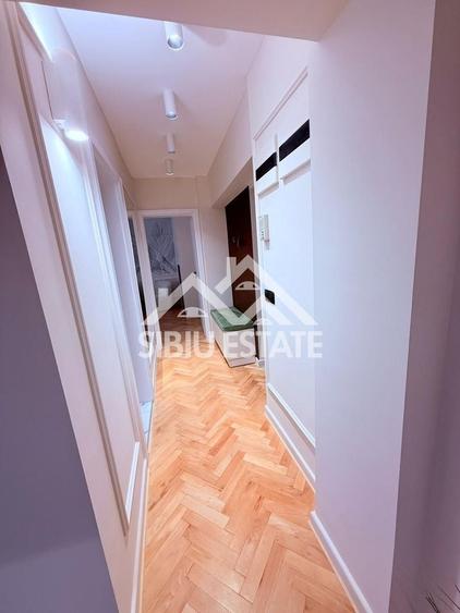 Apartament cu 2 camere decomandat, mobilat în Central