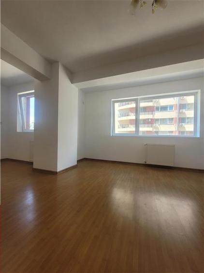 Apartament cu 2 camere decomandat în Energia