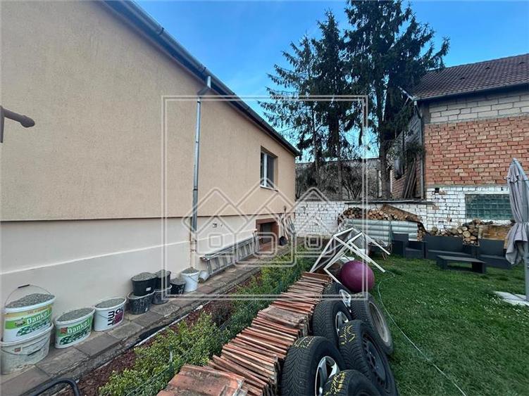 Apartament cu 2 camere decomandat în Lupeni