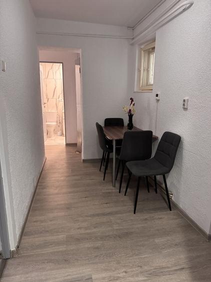 Apartament cu 3 camere decomandat în Șcheia