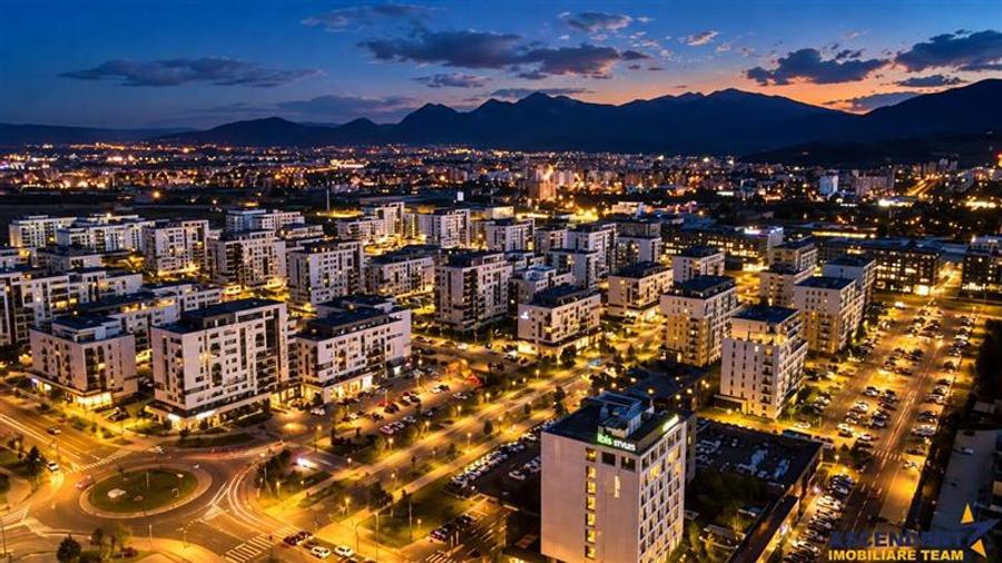 Apartament cu 3 camere decomandat, mobilat în Tractorul