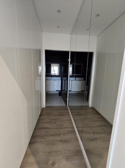 Penthouse cu 4 camere decomandat, mobilat în Centru Civic