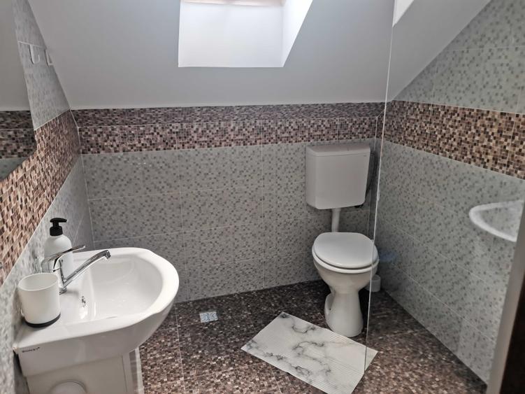 Casă cu 4 camere cu Teren 300 Mp în Exterior Vest