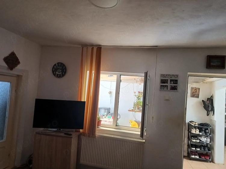 Casă cu 7 camere cu Teren 252 Mp în Exterior Vest