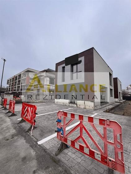 Casă individuală cu 3 camere decomandat cu Canalizare în Central