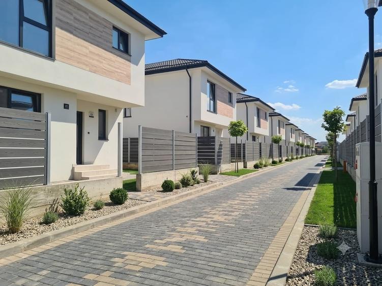 Casă individuală cu 4 camere cu Teren 300 Mp în Odăi