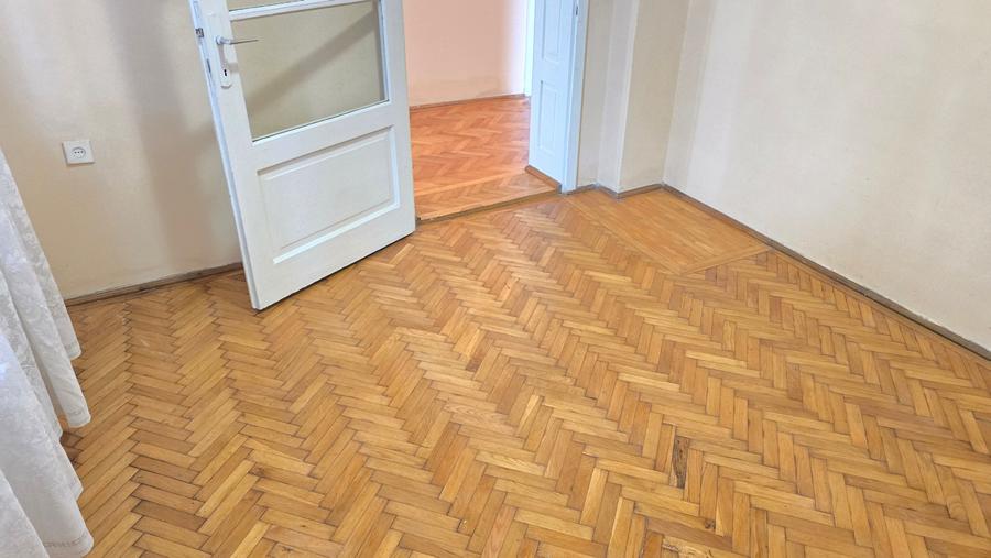 Casă cu 5 camere cu Teren 1310 Mp în Barițiu