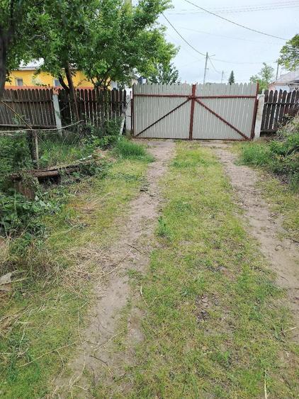 Casă cu 4 camere cu Teren 4000 Mp în Jirlău