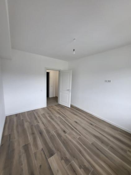 Apartament cu 3 camere decomandat în Vișani