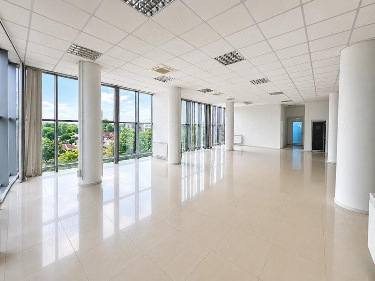 Spațiu comercial, de 400 mp, în Central