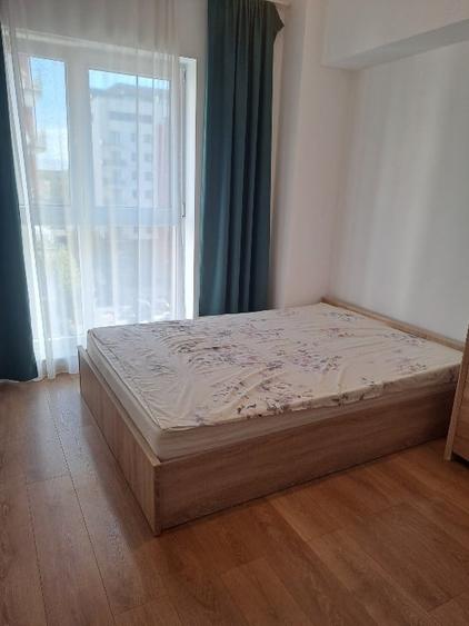 Apartament cu 3 camere decomandat, mobilat în Tractorul