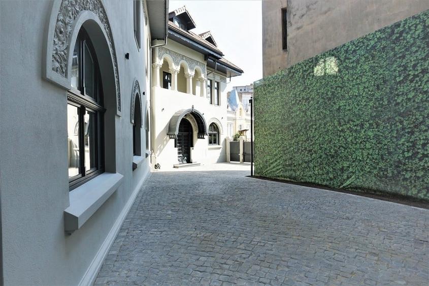 Casă cu 10 camere cu Teren 500 Mp în P-ța Romană