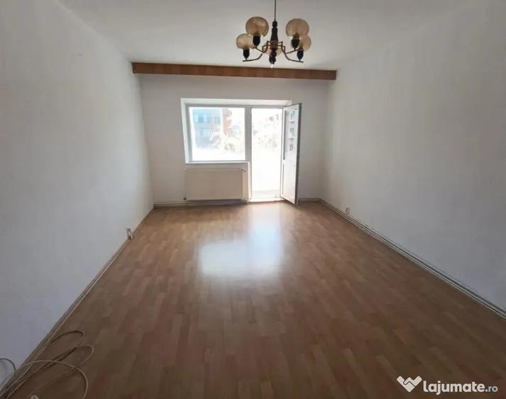 Apartament cu 4 camere decomandat în Bartolomeu