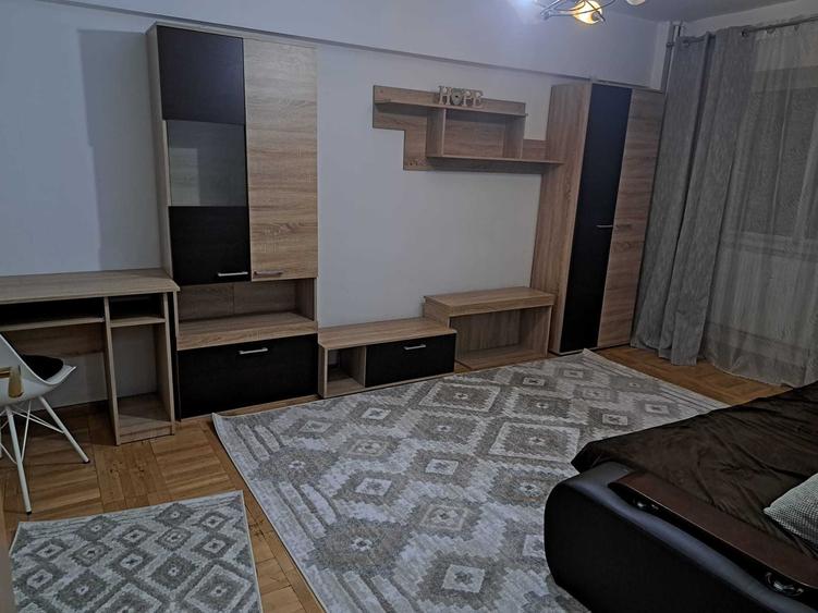 Apartament cu 2 camere decomandat în Rovine