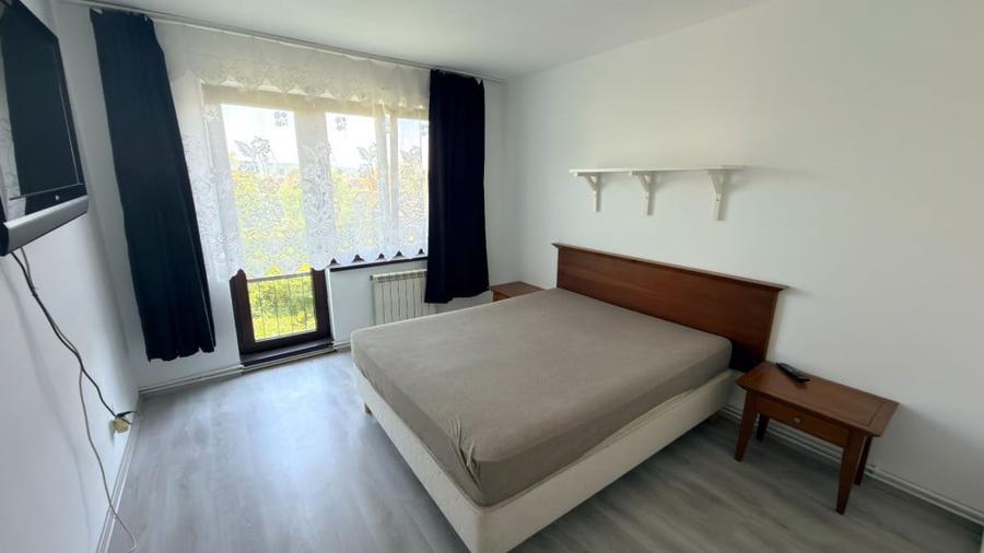 Apartament cu 3 camere decomandat în Sud