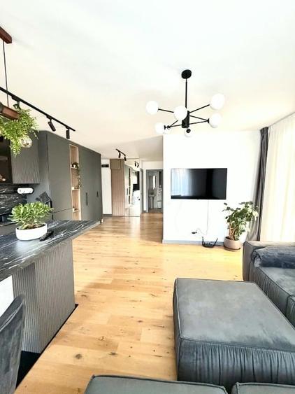 Apartament cu 3 camere decomandat, mobilat în Crângași