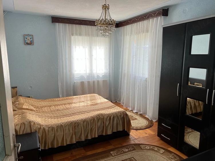 Casă cu 4 camere cu Teren 2329 Mp în Sânpetru