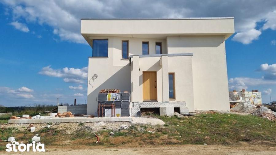 Casă cu 4 camere cu Teren 245 Mp în Iorga