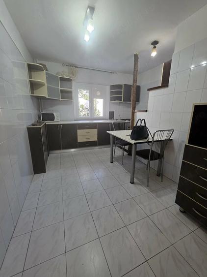 Apartament cu 2 camere decomandat în Vitan