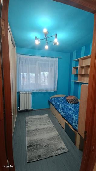 Apartament cu 3 camere decomandat în Carrefour