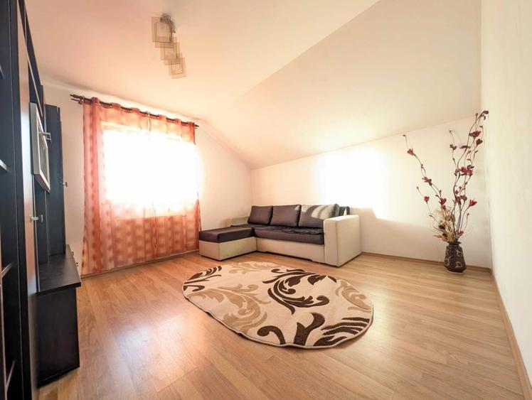 Casă cu 3 camere cu Teren 500 Mp în Girocului
