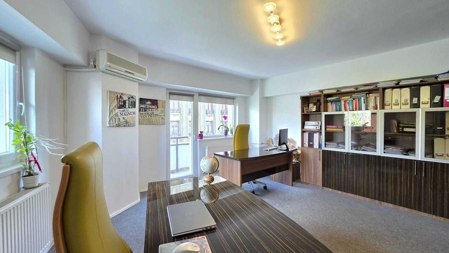 Apartament cu 4 camere decomandat în Universitate