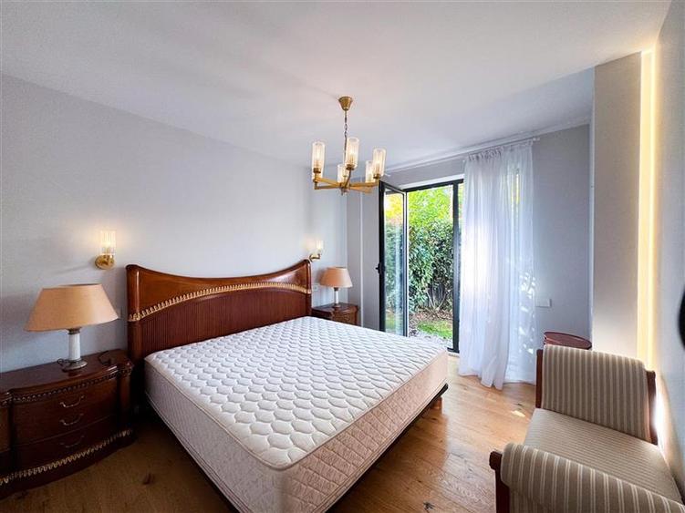 Apartament cu 3 camere decomandat, mobilat în Grădina Icoanei