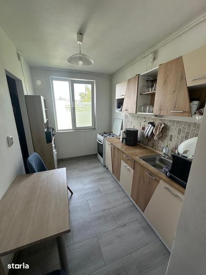 Apartament cu 3 camere semidecomandat în Giurgiului