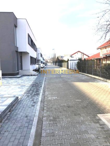 Duplex cu 4 camere cu Canalizare în Ultracentral