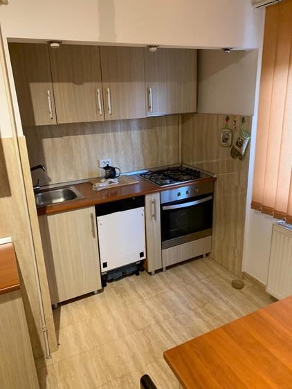 Apartament cu 3 camere decomandat în Lunei