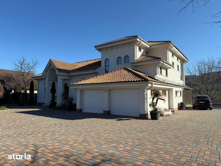 Casă cu 9 camere cu Teren 1850 Mp în Drajna