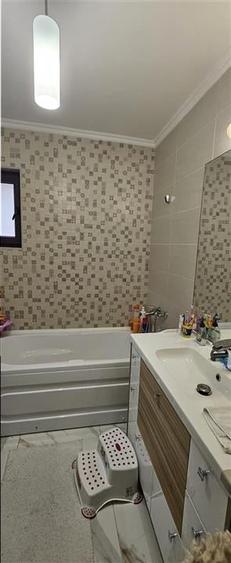 Casă individuală cu 4 camere cu Canalizare în Sântandrei